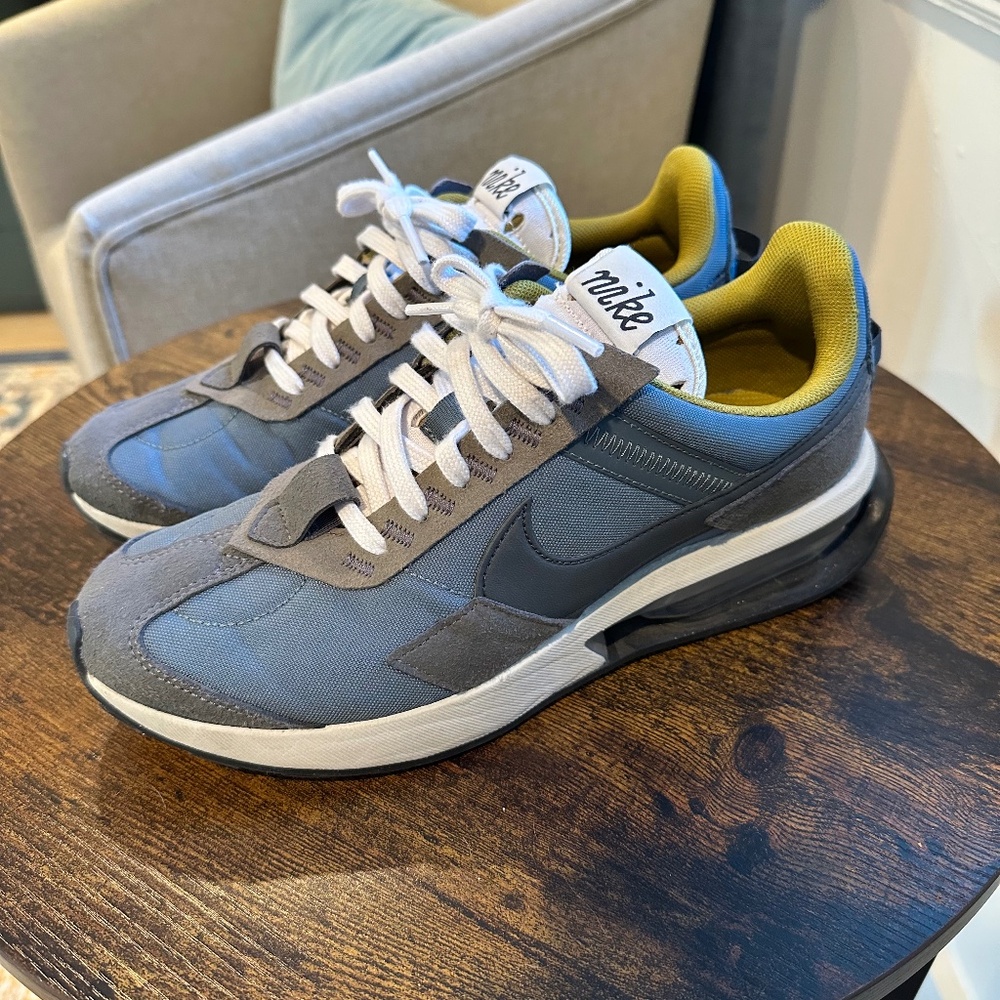 Air Max Pre-Day Hasta and Anthracite men’s 8